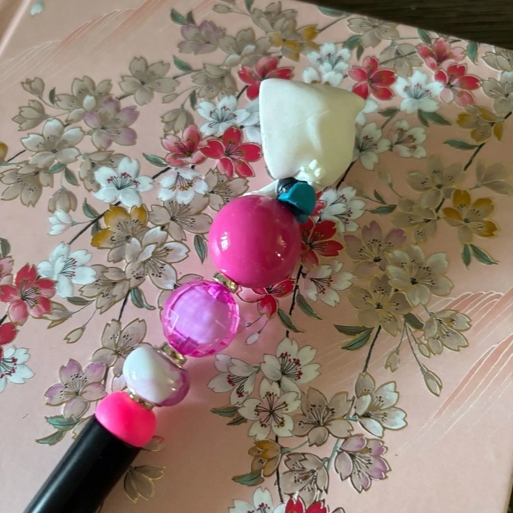 Marvel Doorables: Spider-man: Ghost-Spider Gwen handmade beaded pen